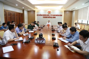 UBND thành phố họp triển khai đợt cao điểm thu gom rác thải trên vịnh Hạ Long