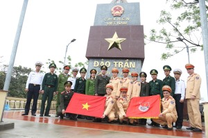 ĐTN phòng CSGT công an tỉnh- ĐTN công an TP Hạ Long: Hưởng ứng chương trình “Tháng 3 biên giới- quê hương tổ quốc tôi”.