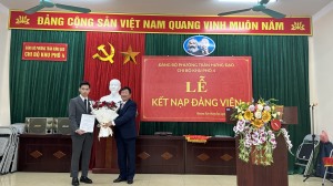 Chi bộ khu phố 4, phường Trần Hưng Đạo tổ chức Lễ kết nạp Đảng viên