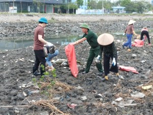 Phường Hà Khánh: Tổ chức ra quân tổng dọn vệ sinh môi trường