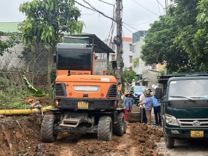 Phường Hà Khẩu nhiều hộ dân đã tự nguyện tháo dỡ các công trình tường rào, cổng của các hộ gia đình để hiến đất làm đường