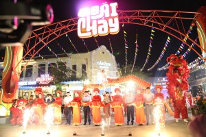 Thành phố Hạ Long khai trương phố đi bộ Bãi Cháy.