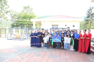 Thành đoàn Hạ Long tặng khu vui chơi, gắn biển tuyến đường kiểu mẫu và khánh thành công trình sửa chữa nhà ở cho cựu TNXP