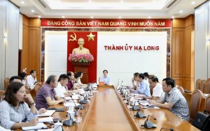 Thường trực Thành ủy nghe và cho ý kiến vào phương án chỉnh trang, đảm bảo vệ sinh môi trường chợ Hạ Long I