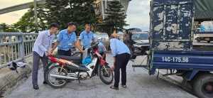 Hạ Long: Người dân vượt rào, tắm “chui” tại các bãi tắm tự phát