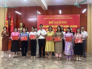Bế giảng lớp bồi dưỡng kiến thức quốc phòng và an ninh cho đối tượng 4 năm 2024