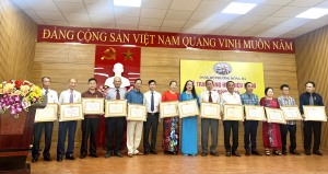 Đảng bộ phường Hồng Hà tổ chức lễ trao huy hiệu Đảng đợt 2/9