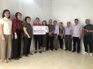 Phường Trần Hưng Đạo trao hỗ trợ kinh phí sửa chữa nhà ở cho hộ khó khăn
